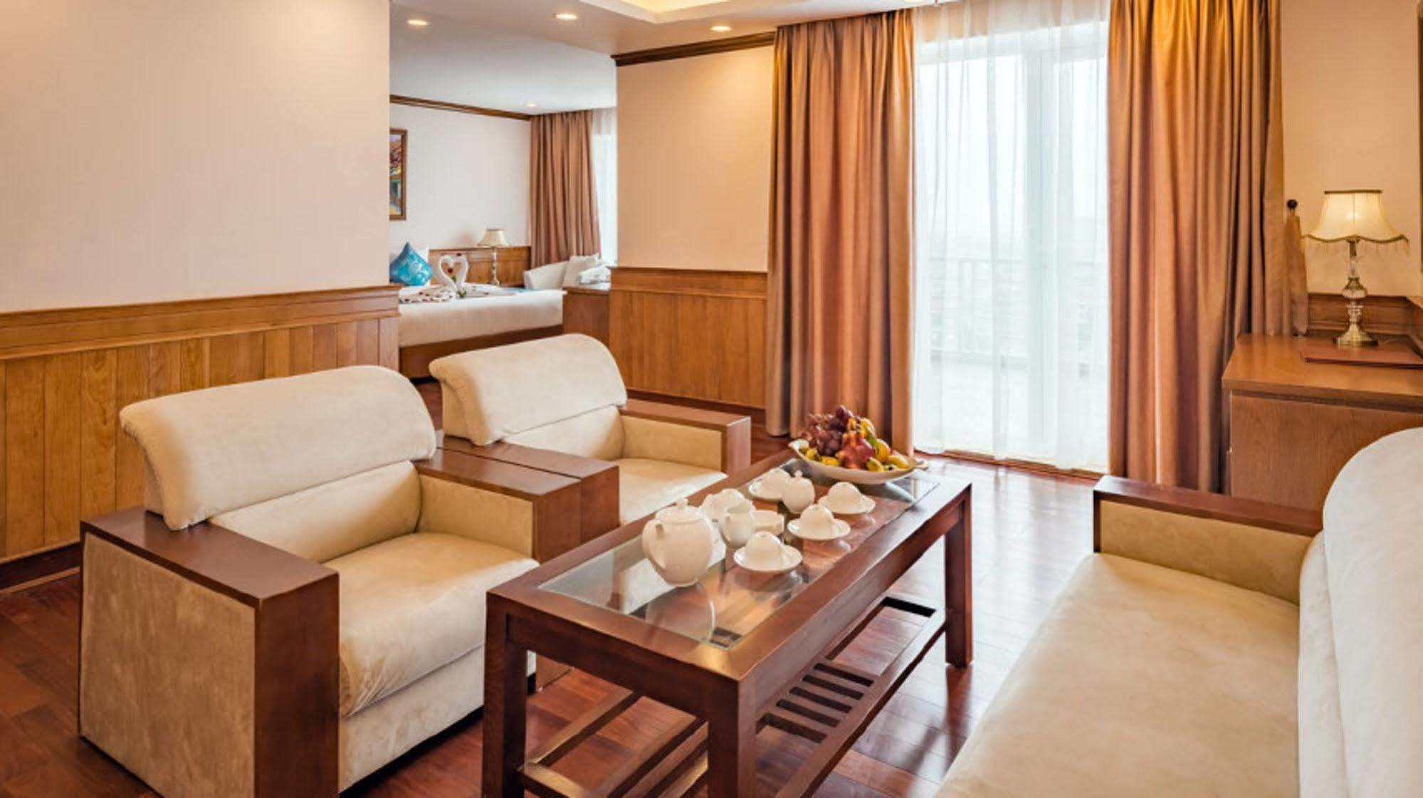 Lam Giang Hotel Vinh Eksteriør billede