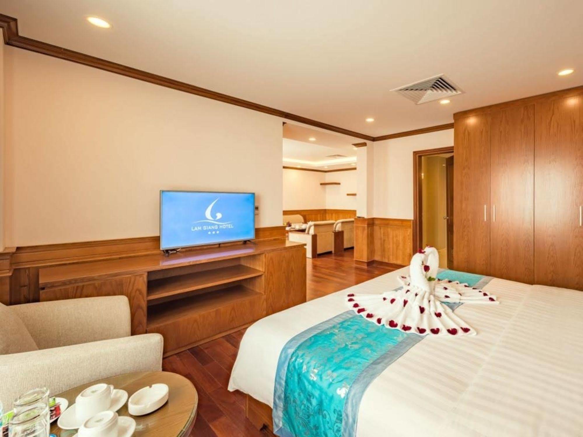 Lam Giang Hotel Vinh Eksteriør billede